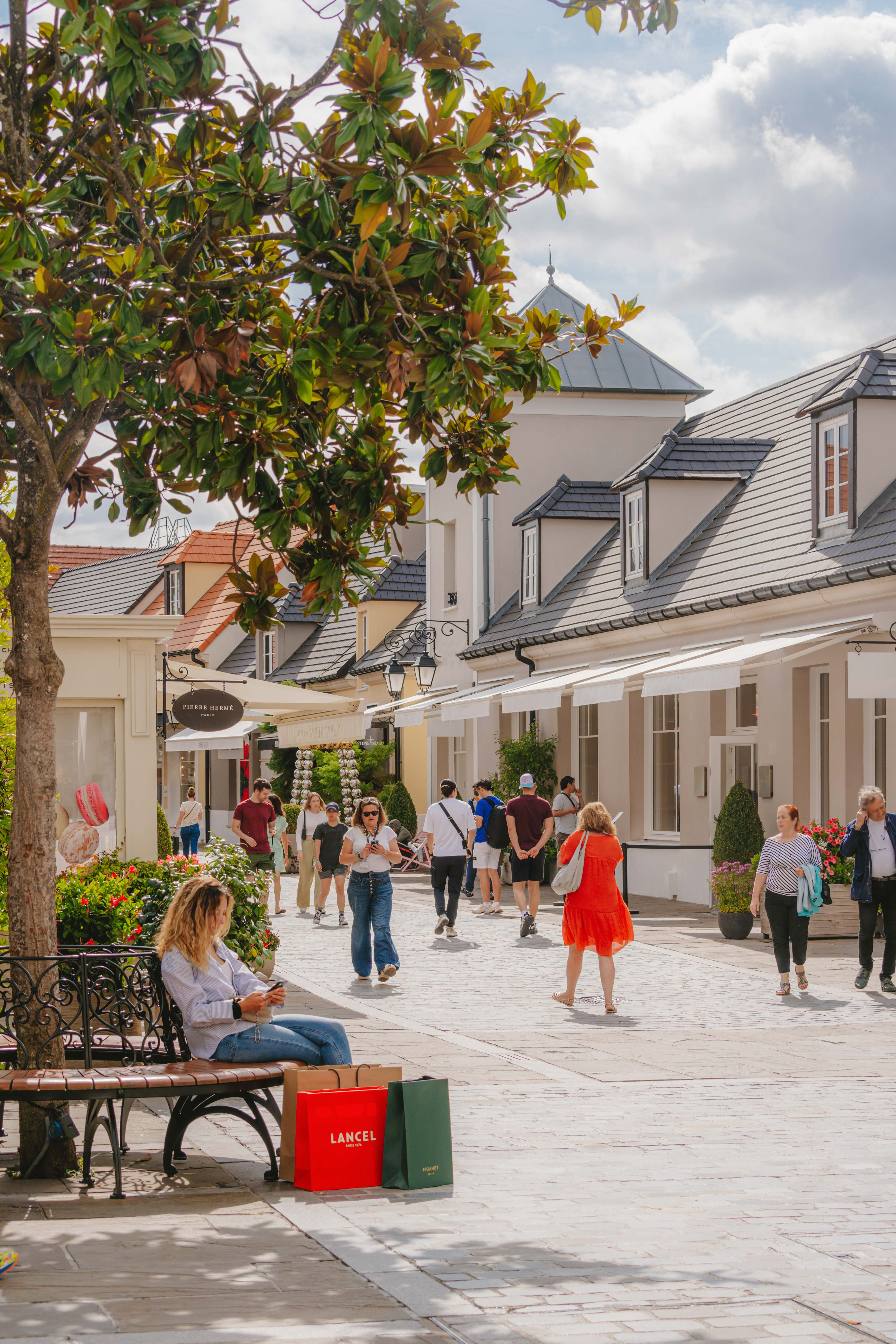 La Vall e Village O Bon Paris Easy to be Parisian